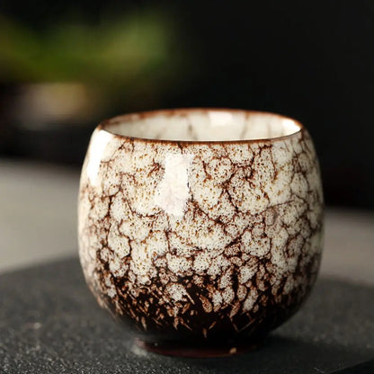 Keramische Kopjes met Kiln Transformatie in Japanse Stijl